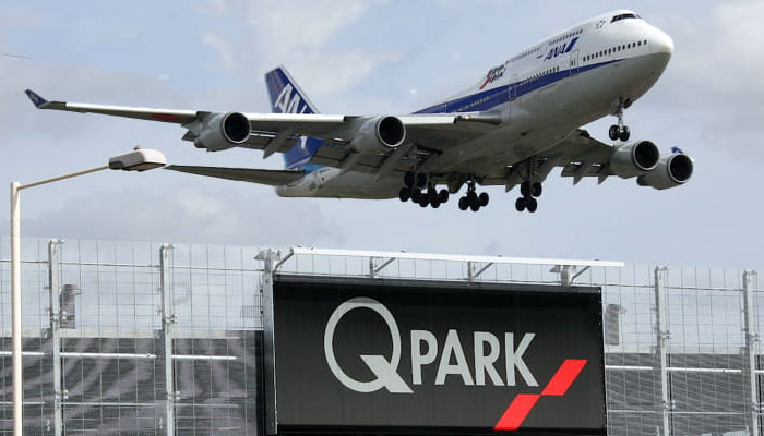 Save up to 70% on secure airport parking